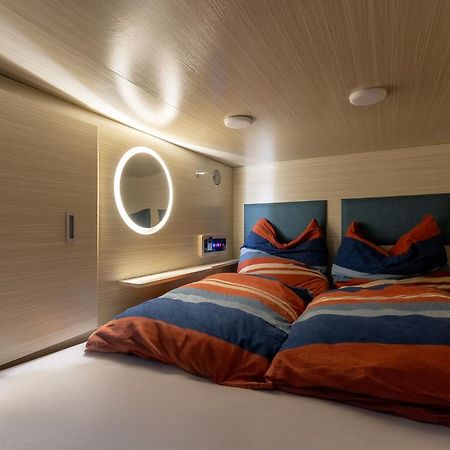 Mue Cubes - Capsule Hotel バーゼル エクステリア 写真
