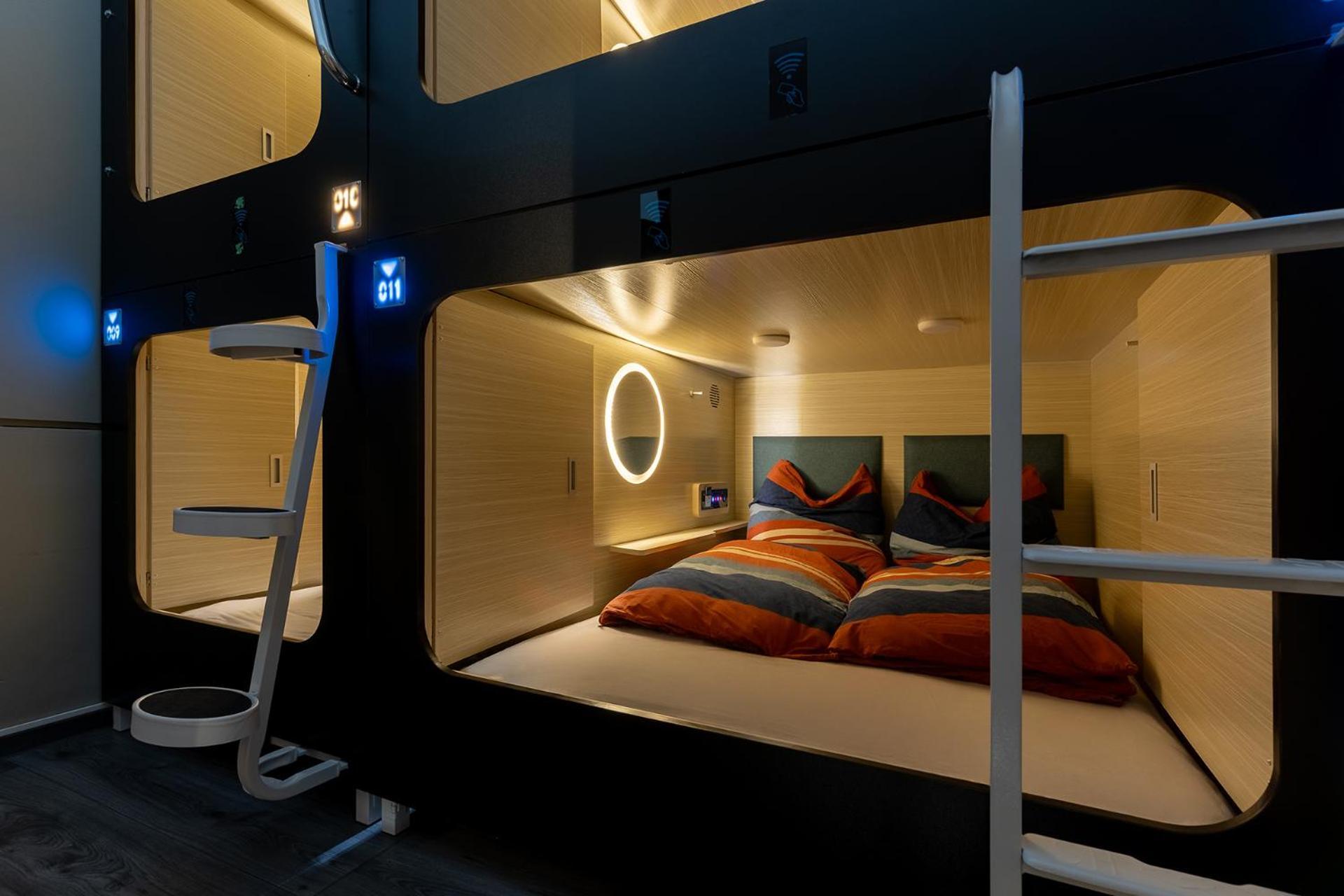 Mue Cubes - Capsule Hotel バーゼル エクステリア 写真